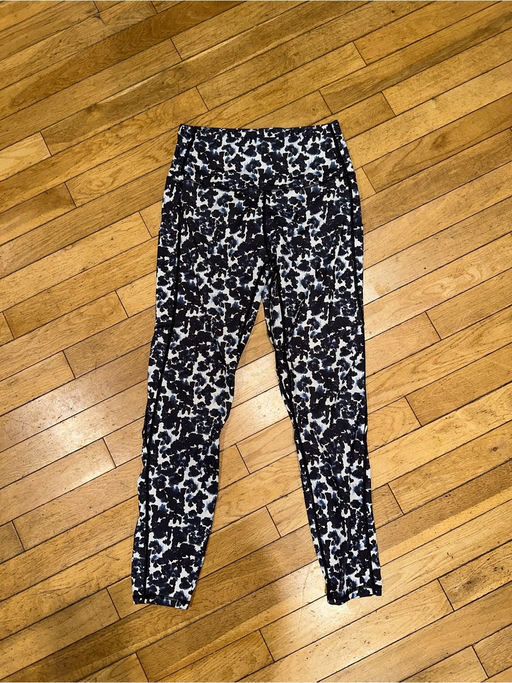 Woman’s Varley leggings athletic bottoms
